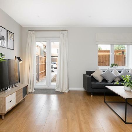 Turtle And Rabbit - Comfortable And Spacious Houses Слау Экстерьер фото