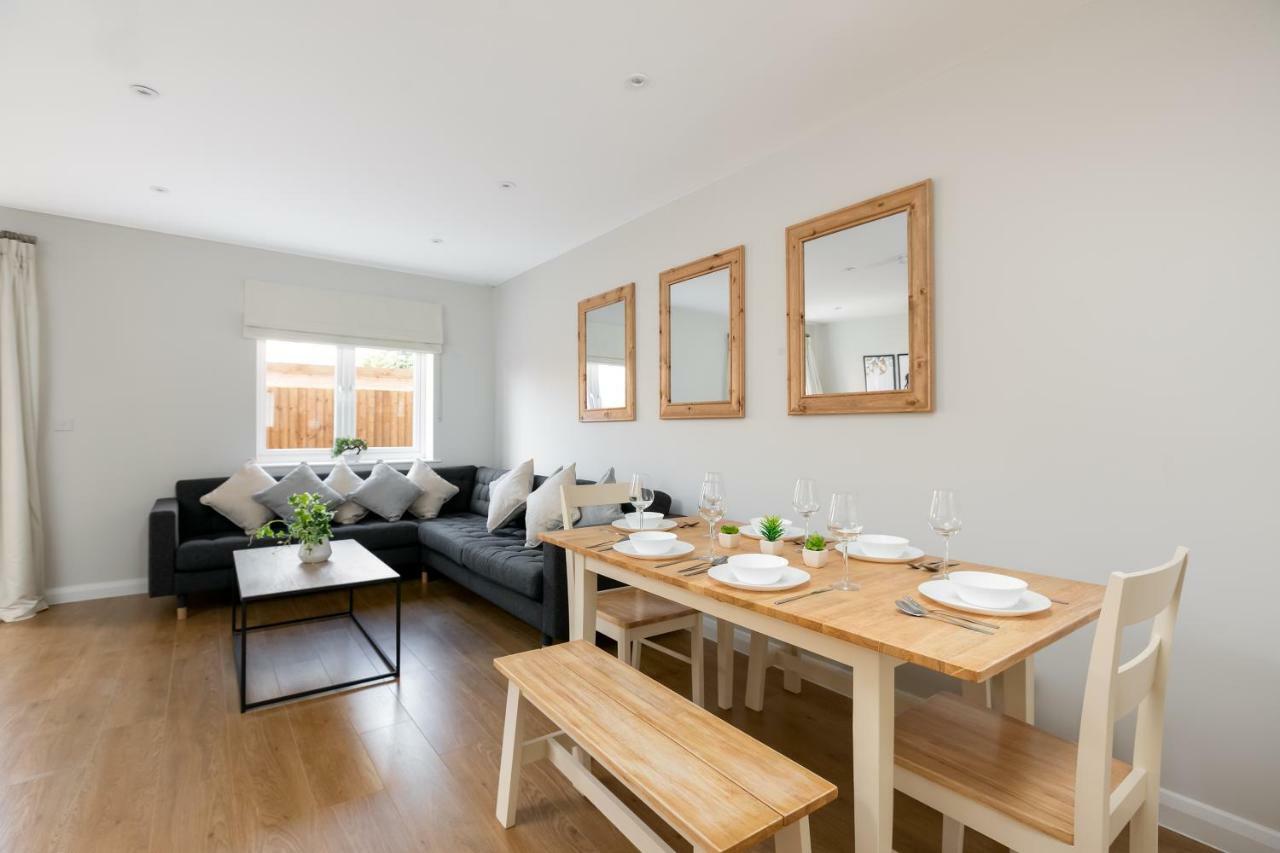 Turtle And Rabbit - Comfortable And Spacious Houses Слау Экстерьер фото