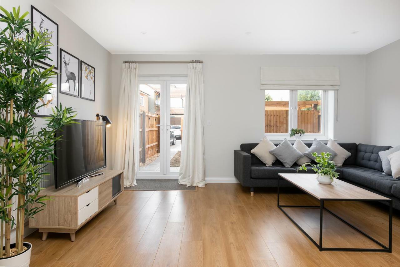 Turtle And Rabbit - Comfortable And Spacious Houses Слау Экстерьер фото
