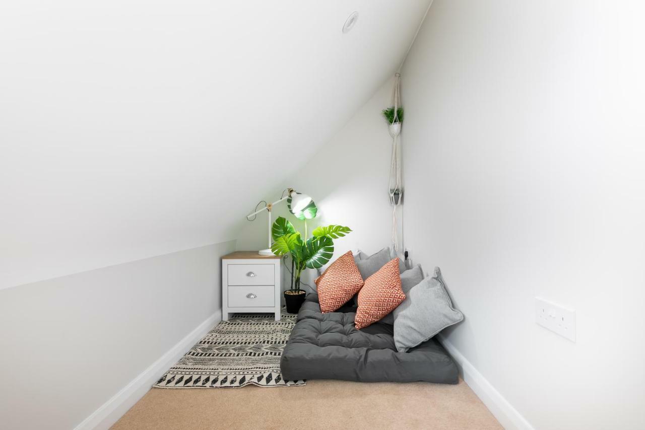 Turtle And Rabbit - Comfortable And Spacious Houses Слау Экстерьер фото
